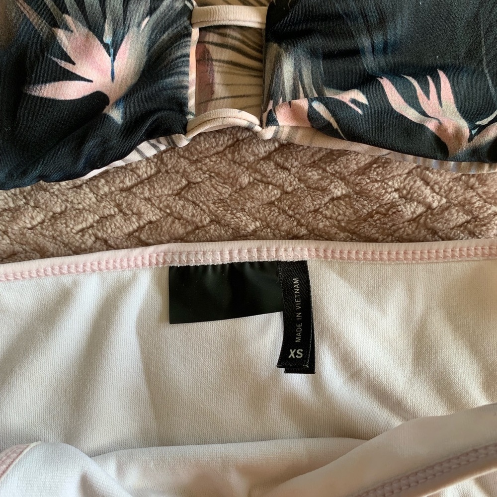 Reversible bikini! - Picture 3 of 3